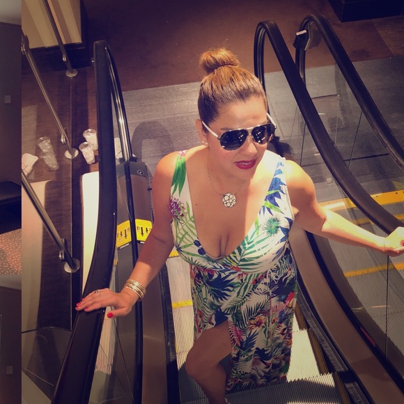 Meet your Posher, Karla - Picture 1 of 1